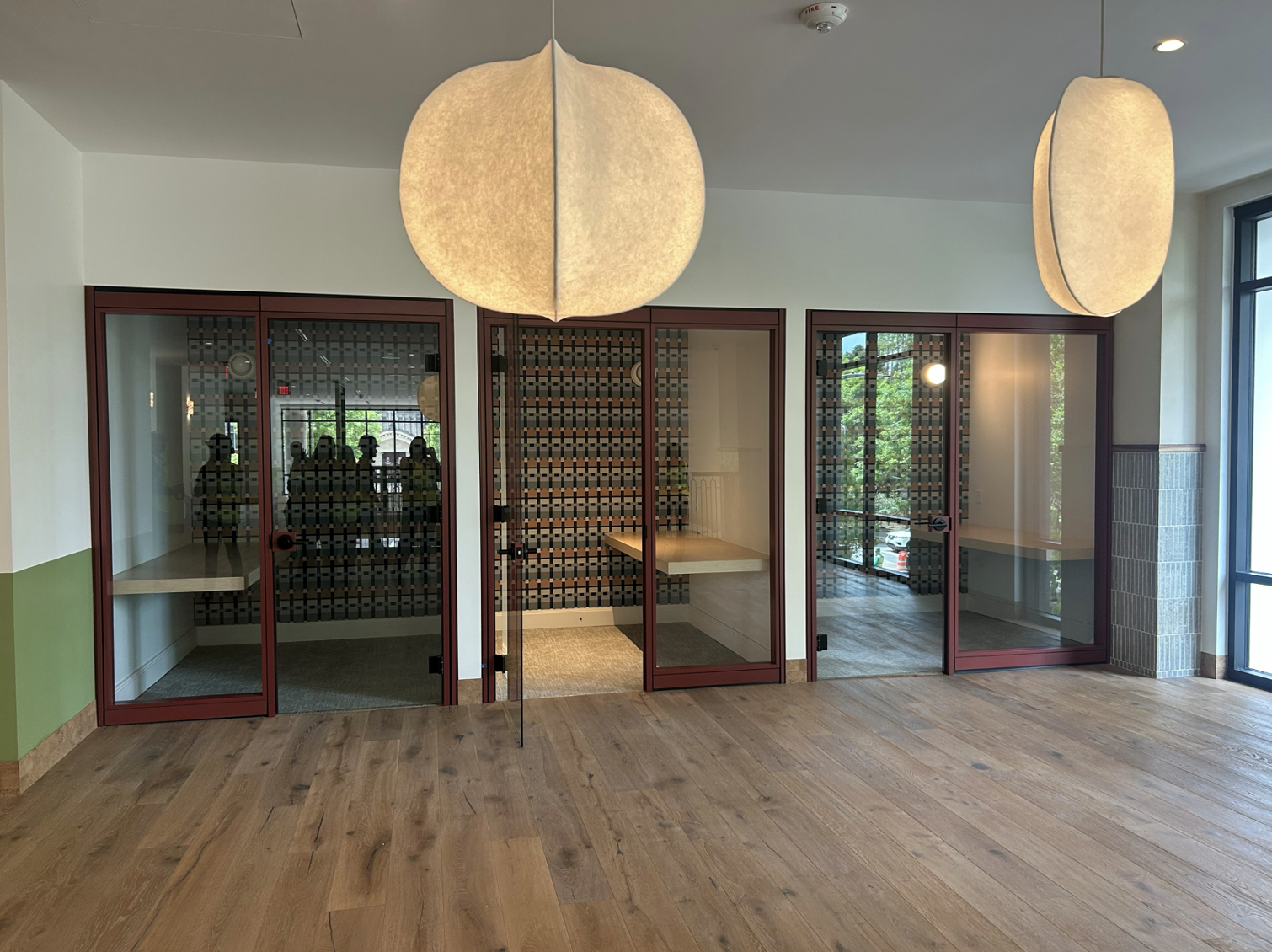 Study floor with private conference rooms. 